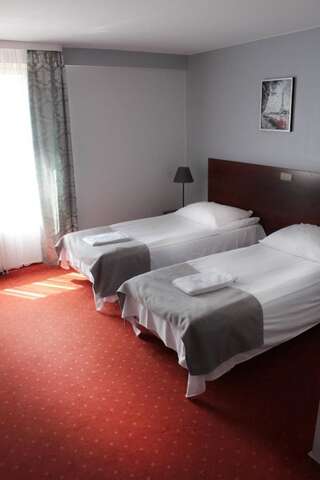 Отель Hotel Gordon Варшава Стандартный двухместный номер с 2 отдельными кроватями-1